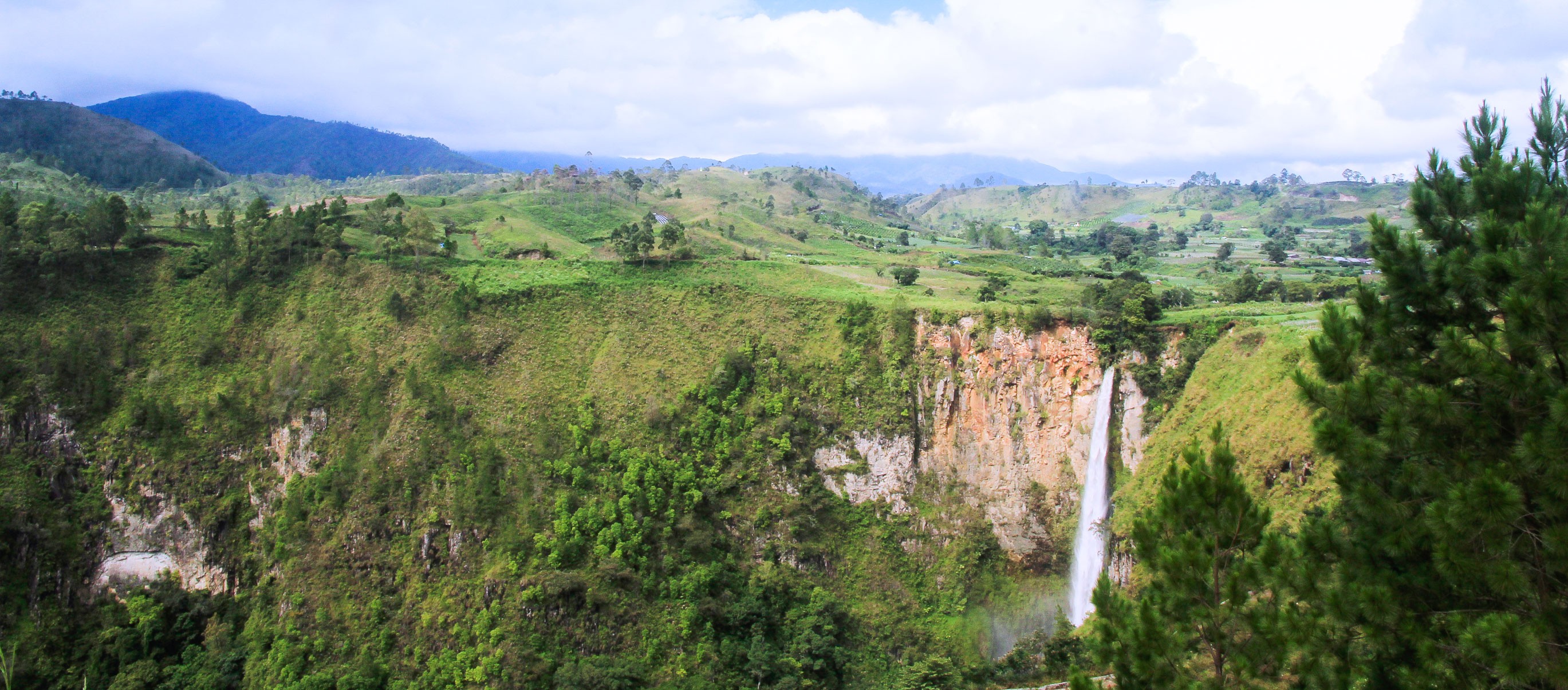 Sipiso-piso Waterfall