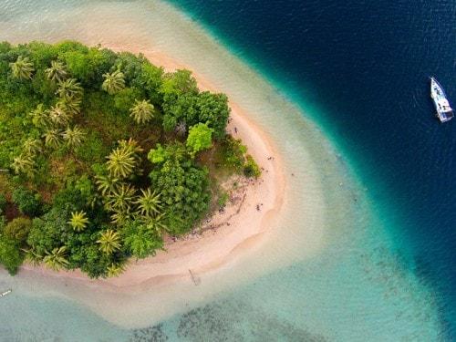 パダン周辺の未知の海岸線の美しさ