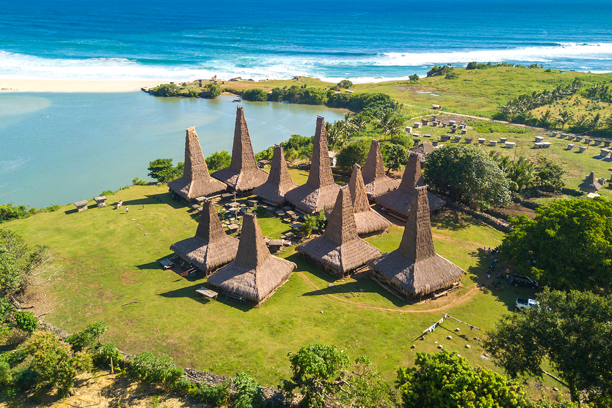 EXPERIENCE AN EXCEPTIONAL CHRISTMAS WITH THE LOCALS AT MARINGI ECO RESORT ON SUMBA