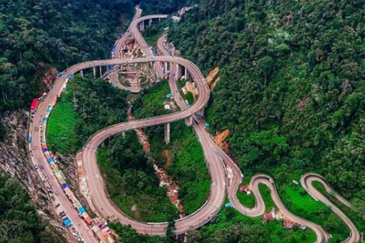 TOUR DE SINGKARAK 2018: Cycling across Breathtaking WEST SUMATRA