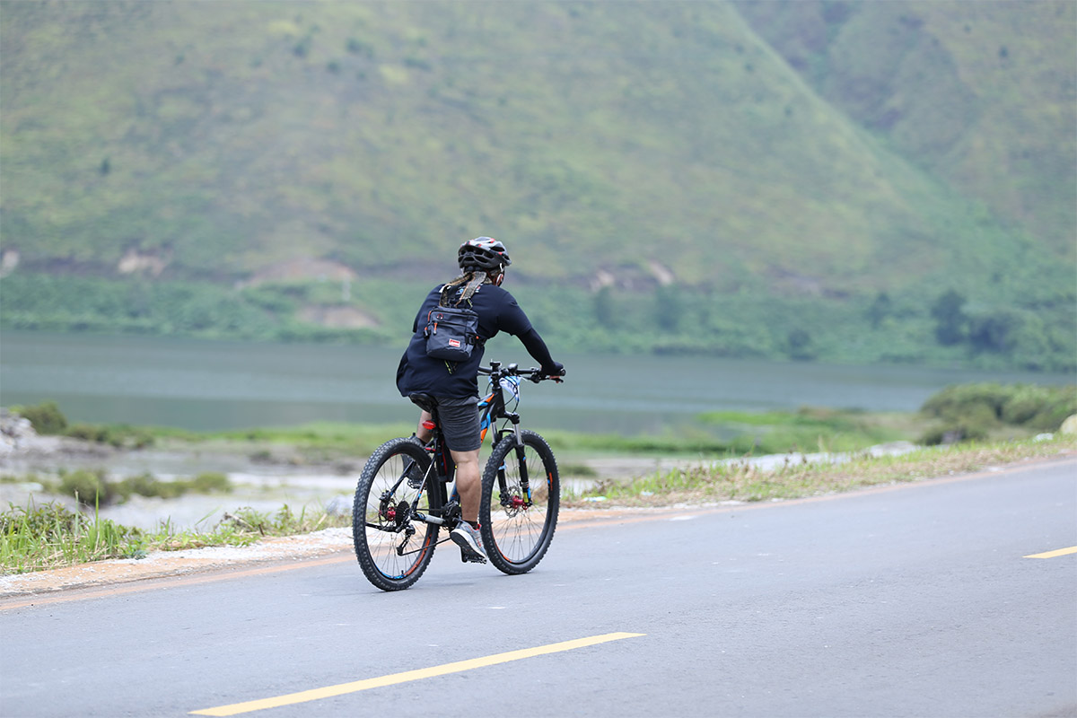 Peserta Geobike Kaldera Toba, Danau Toba, Sumatra Utara