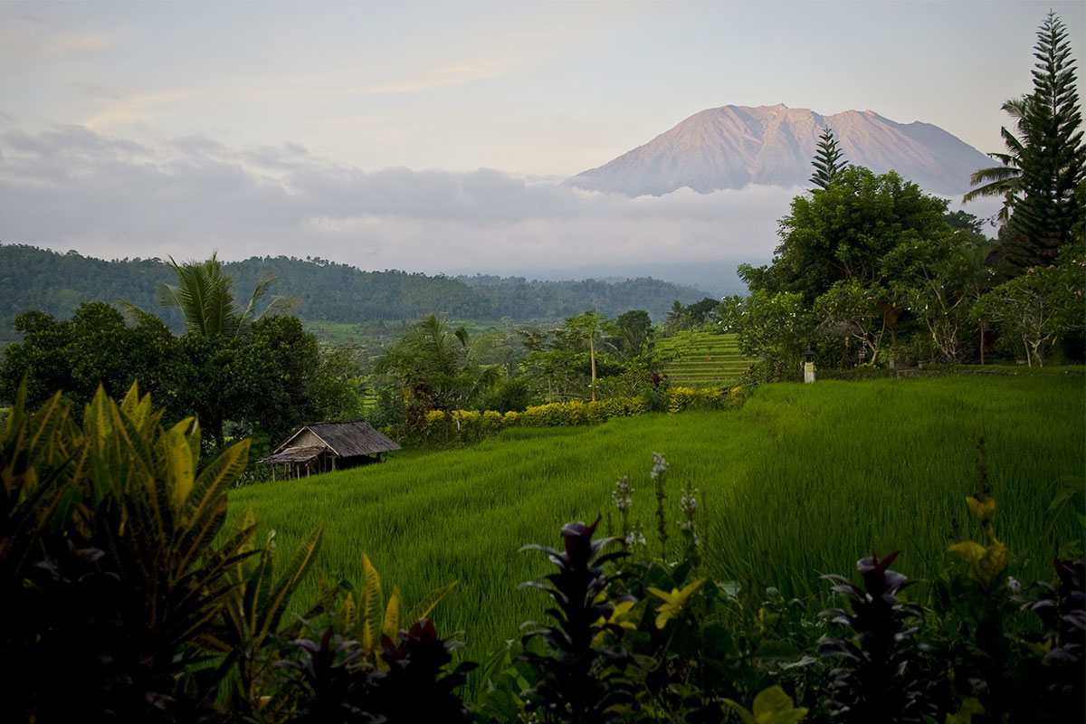  Bali Tourism Not Bothered by Black Smoke