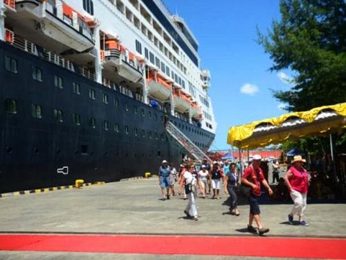 Pacific Eden Cruise Ship FIRST to berth Alongside Benoa Pier Bali