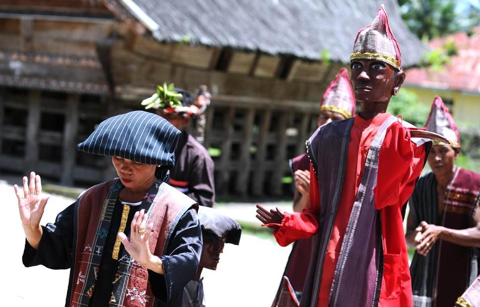 Tomok and Simanindo: The Traditional Batak Villages in Lake Toba