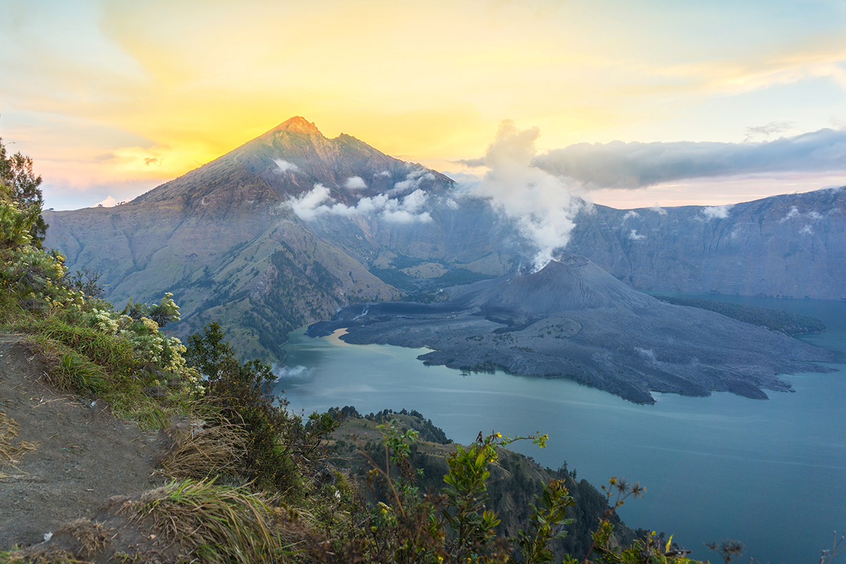 All THAI and MALAYSIAN Climbers up Mt.RINJANI, Lombok,  SAFE AND ACCOUNTED FOR