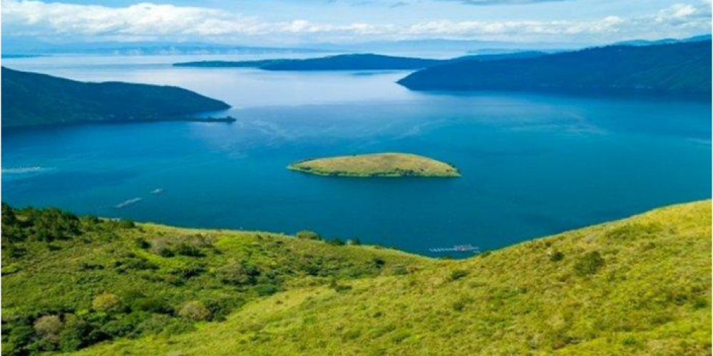 Panorama Danau Toba dari Desa Tipang